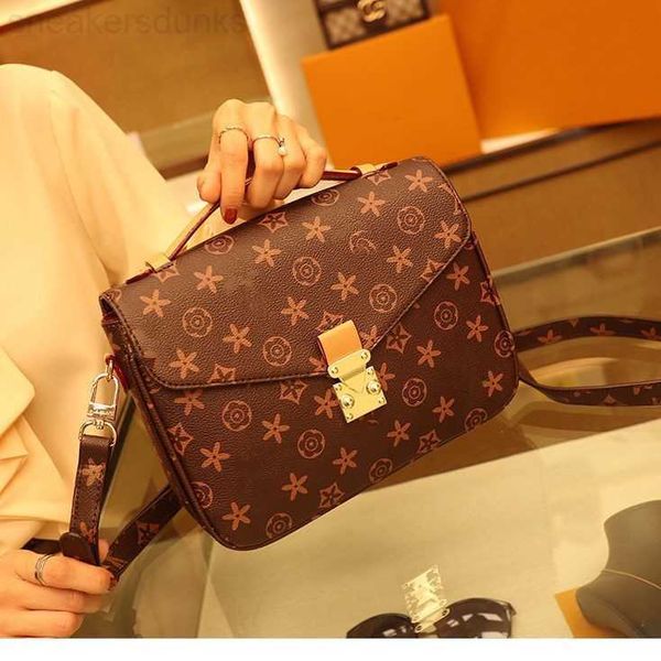 

lvs crossbody women luxurys designers bags handbag 2022women handbags lady messenger fashion shoulder bag luxury crossbody tote wallet 25cm