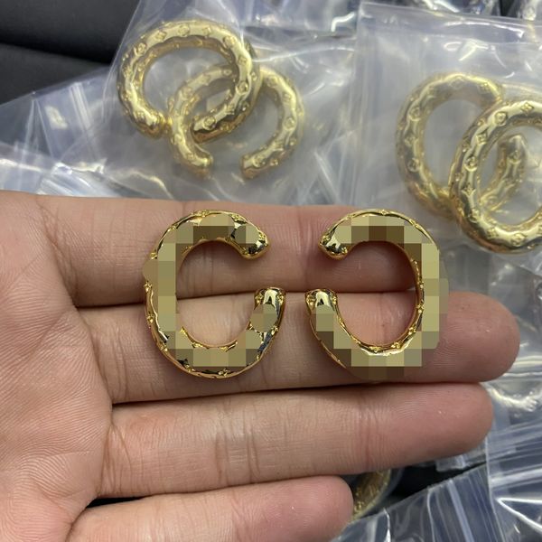 

women hoops earrings fashion womens big circle simple earring jewelry luxurys designer earrings letter v stud earring wholesale e-063, Golden;silver