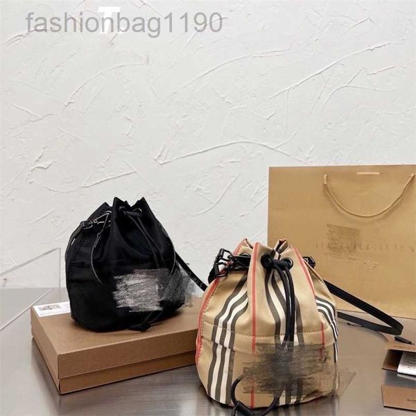 

new handbags new women tote the designer burbrerys bur bucket bag has a light weight and can be carried casually in all seasons. it can be c