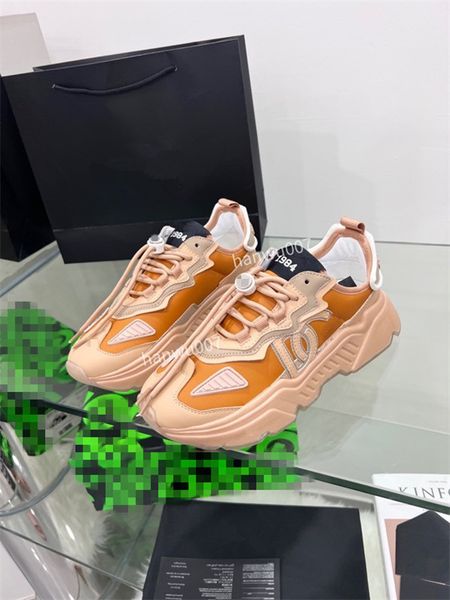 

2023 designer calfskin shoes reflective sneakers vintage suede leather trainers fashion stylist shoes leisure shoe platform lace-up sneaker, Black