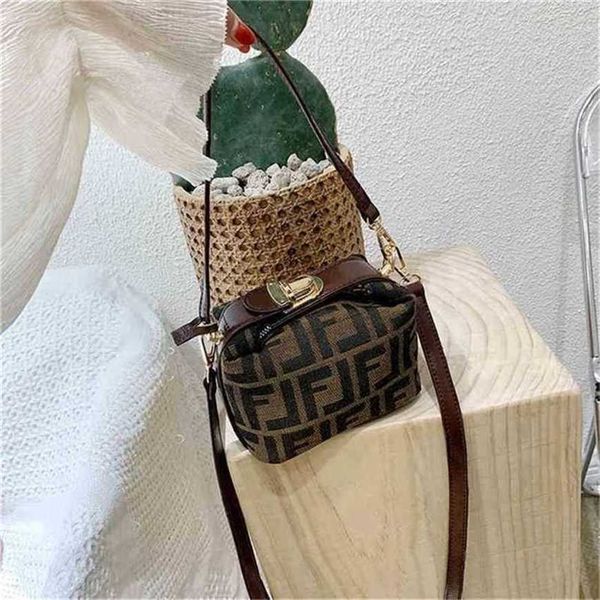 

22% off handbag 2023 new bag and printed shoulder portable messenger