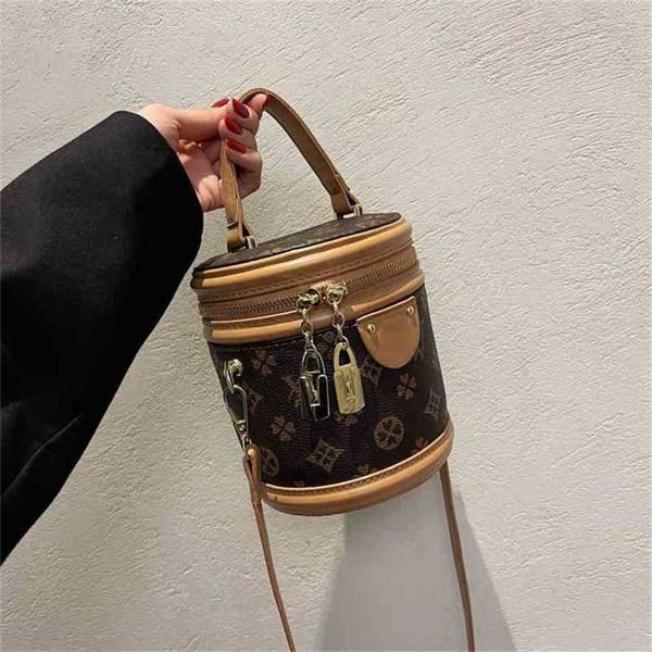 

handbag 2023 new bag women's spring korean portable cosmetic personalized shoulder messenger bucket live broadcast