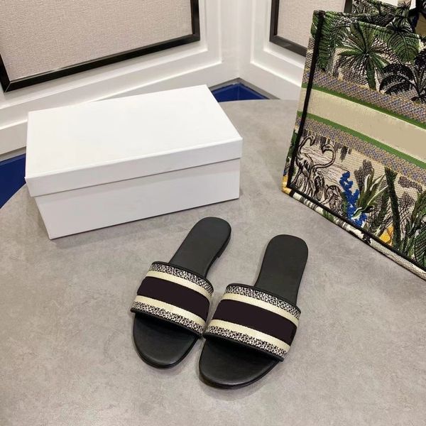 

2023 luxury designers paris women slippers summer beach slides flip flops loafers embroidered slipper, Black