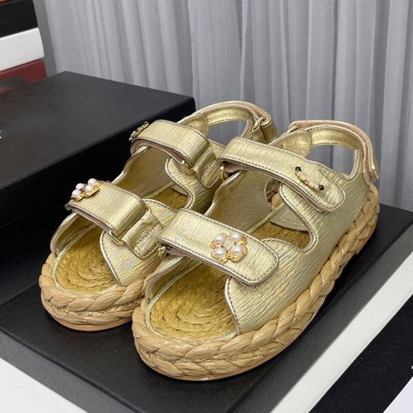 

womens woven sandals platform calfskin slippers beach open shoes casual fashion metal do wrinkle glossy leather skateboard luxury designer f, Black