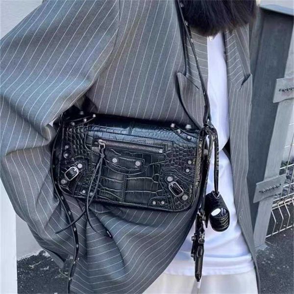 

crossbody bag female 2023 autumn and winter new niche flap biker bag crocodile shoulder bag 111