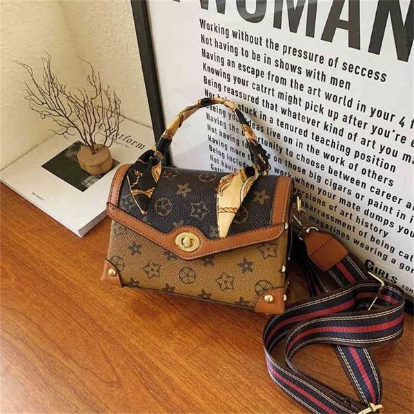

handbag 2023 new bag texture niche women's shoulder messenger portable contrast color small square