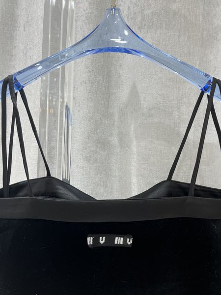 

designer runway summer 2023 women's tanks fashion chain t-shirt ladies elegant letter women sleeveless casual tank 33, White