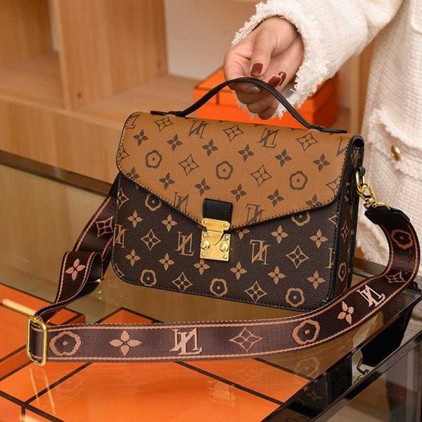 

fashion shoulder bags 2023 classic color letter portable flip square bag small lock single shoulder diagonal cross 60%off simple handbags wh