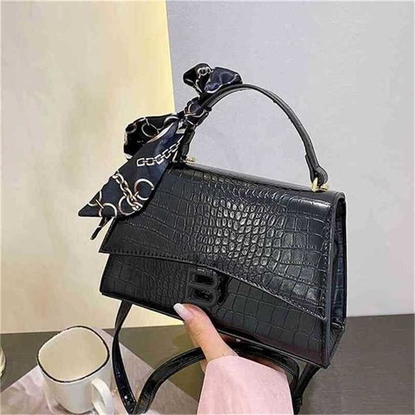 

30% off handbag 2023 new bag and minority magnetic buckle messenger hand