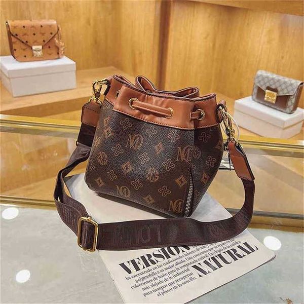 

handbag 2023 new bag french light luxury old flower bucket diamond inlaid women's and texture shoulder messengeraygf