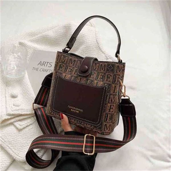 

handbag 2023 new bag texture shoulder messenger white bucket