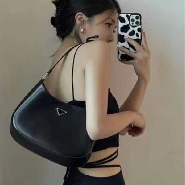 

2023 new shoulder bag new leather underarm cleo cowhide high-grade feeling vintage stick medieval portable women's baghigh