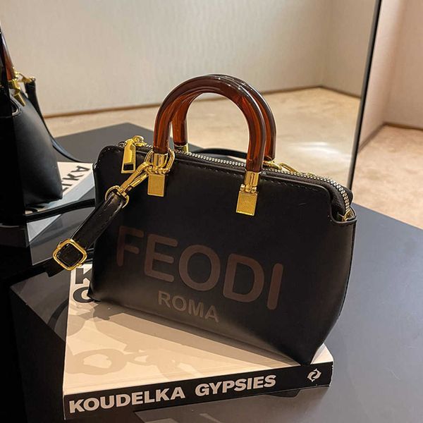 

80% 2023 luxury this year's popular new women's in autumn and high-grade versatile messenger small squarehigh quality