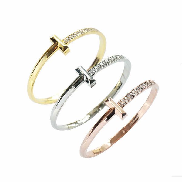 

high-quality 04 coarse versionthe same neutral style t-shaped semi smooth diamond snap bracelet with copper micro inlaid gold plating in thr, Black