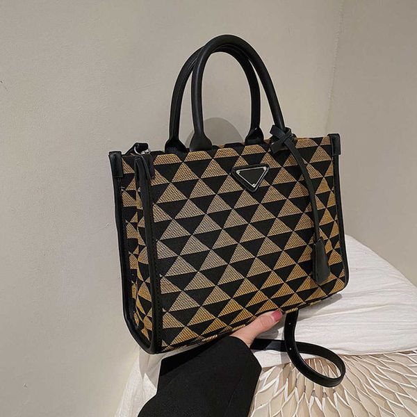 

80% 2023 luxury versatile large capacity women's summer new portable tote leisure messenger baghigh quality