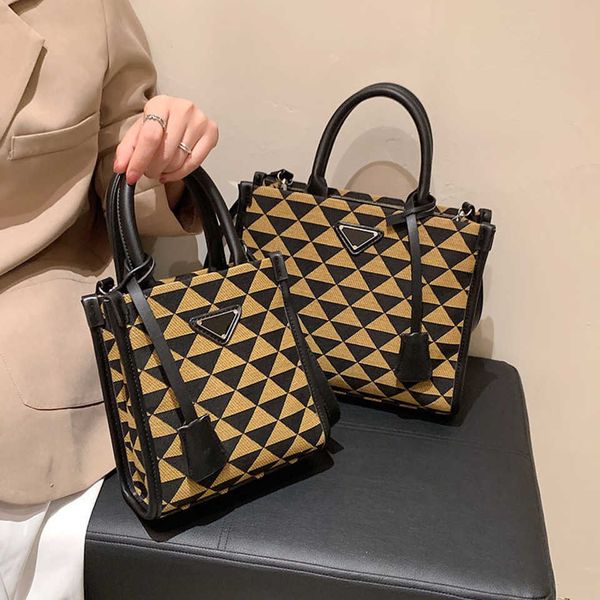 

2023 new shoulder bag tote autumn new handbag canvas size single shoulder messenger baghigh