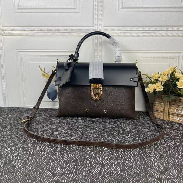 

the classic design details of the baita tower show its unique charm. it is equipped with a suitcase-style lock and a clever combination of c
