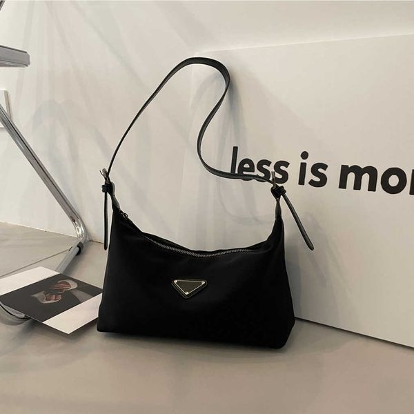 

80% 2023 luxury kendou armpit french stick new locomotive shoulder hobo crescent cross femalehigh quality