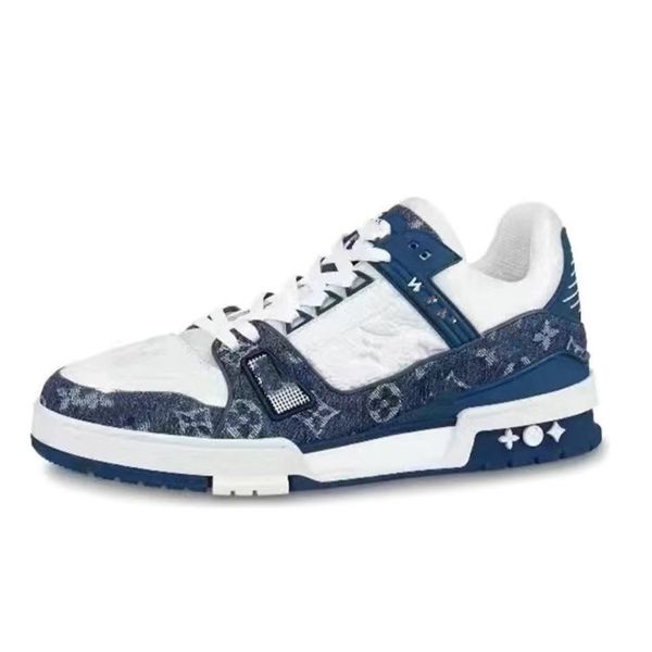 

luxury designer casual shoes logo embossed trainer sneaker triple white pink sky blue black green yellow denim low mens sneakers women train