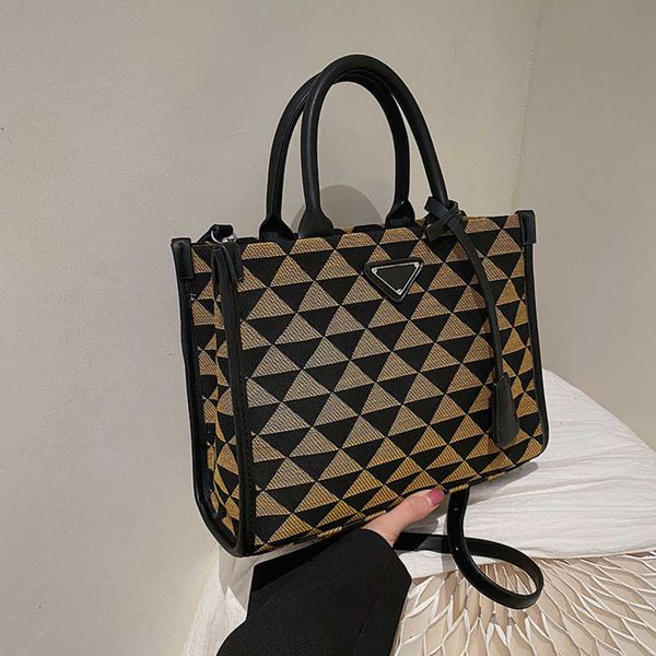 

wholesale market 2023 luxury versatile large capacity women's summer new portable tote leisure messenger baghigh quality