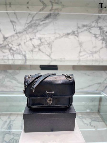 

2023 luxury style vagrant niche chain texture messenger flip cover postman new womens baghigh