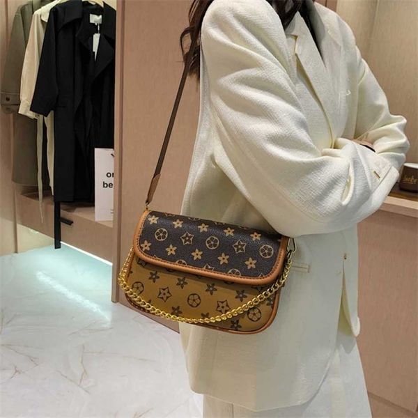

2023 new luxury fashion bag autumn and old flower style chain brown single versatile messengerhigh