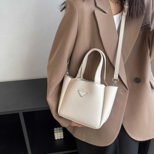 

80% 2023 luxury simple casual vegetable basket handbag foreign fashionable one shoulder crossbody square with small popular designhigh quali
