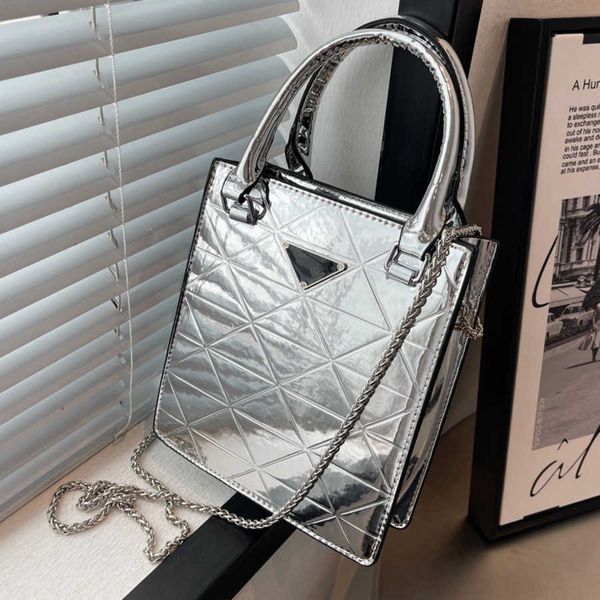 

70% 2023 new shoulder bag leather portable small square summer new french texture chain women's one shoulder messenger baghigh