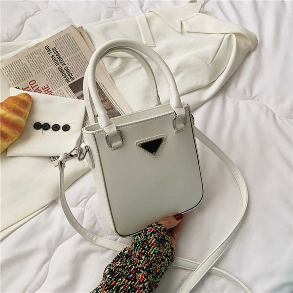 

wholesale market 2023 luxury summer new foreign style single shoulder slant span small square armpit hand women's baghigh quality