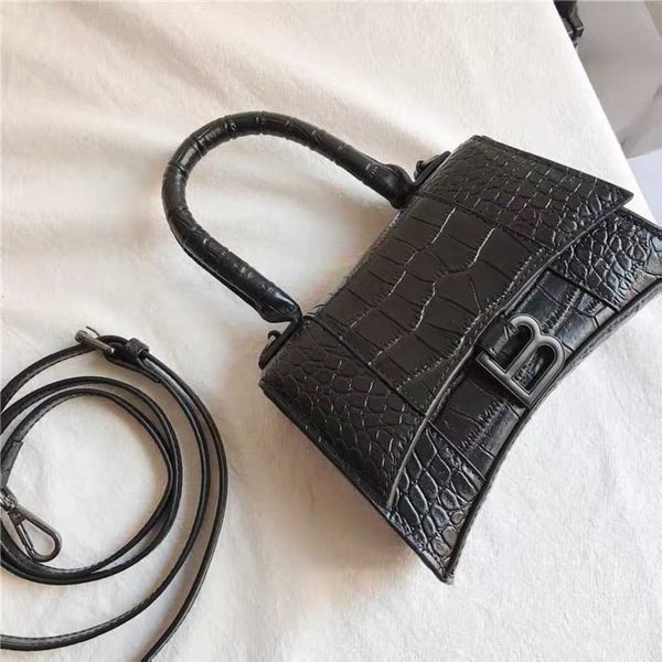 

80% 2023 luxury hourglass cowhide crocodile pattern women's portable single shoulder diagonal span physical belthigh quality