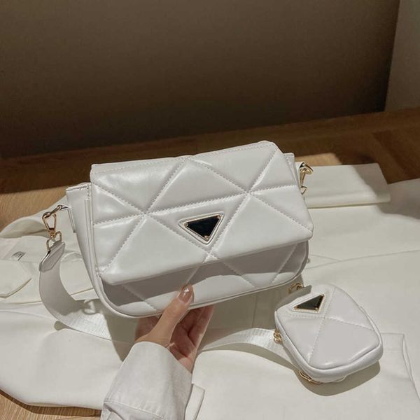 

2023 new luxury fashion bag simple rhombic lattice wide strap three in one female steamed stuffed bun mother singlehigh