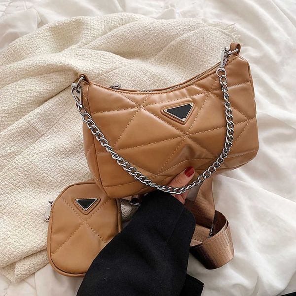 

2023 new shoulder bag embroidered ins niche hand chain casual messengerhigh