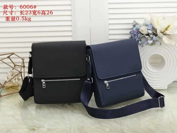 

2023 luxury zipper horizontal square interior patch pocket surface storage soft handle zipper mens one shoulder cross bodyhigh