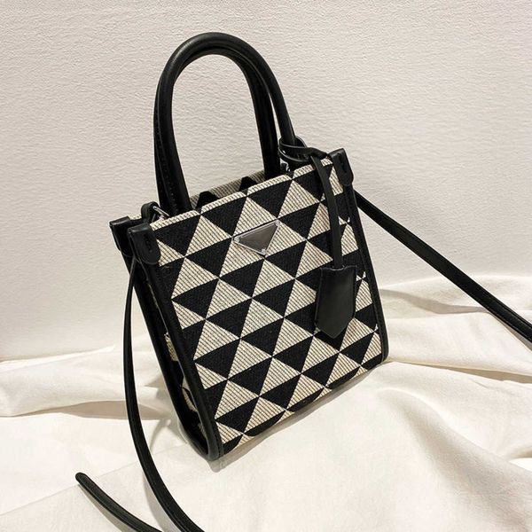 

80% 2023 luxury casual and high-grade handbag women's new simple mini chessboard temperament messenger baghigh quality