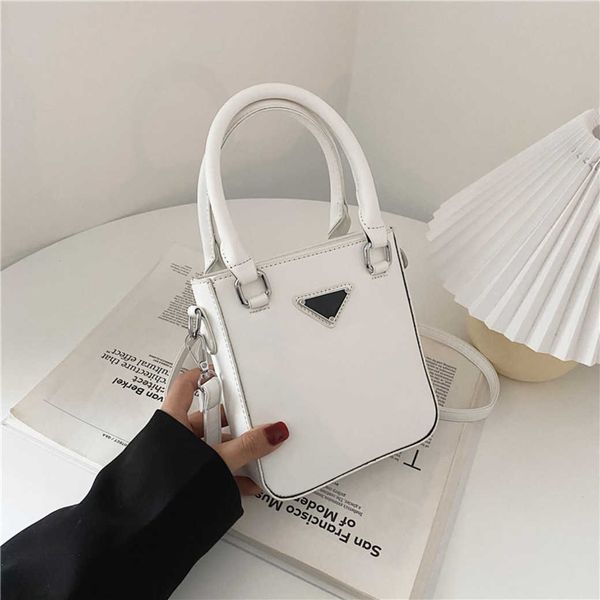 

wholesale market 2023 luxury fashionable women's summer new single shoulder messenger net red leisure portable tote baghigh quality