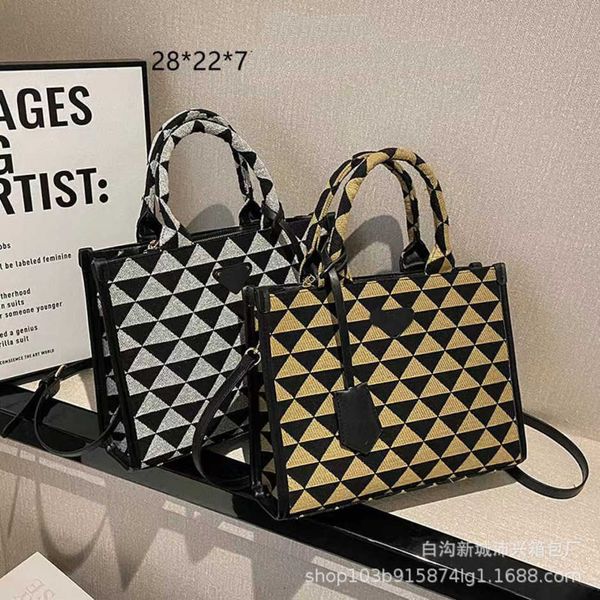 

2023 new luxury fashion bag large capacity women's autumn leisure commuter tote contrast color plaid one shoulder crossbody baghigh