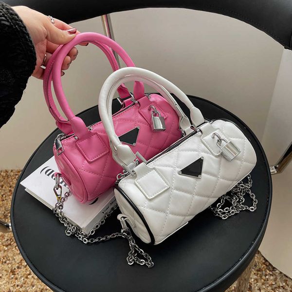 

new fashion bag wholesale market minority spring new temperament simple solid color rhombic pattern single shoulder messenger handbaghigh