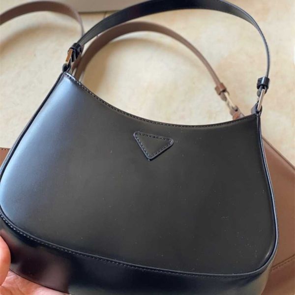 

2023 new luxury fashion bag star same style french stick bright leather underarm cowhide portablehigh
