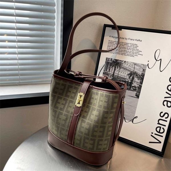 

2023 new luxury fashion bag autumn mother and son portable bucket fashionable versatile chain singlehigh