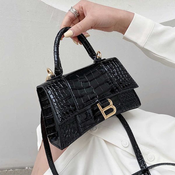 

2023 new luxury fashion bag small hourglass women's hand crocodile pattern leather shoulder foreign style versatile messenger baghigh