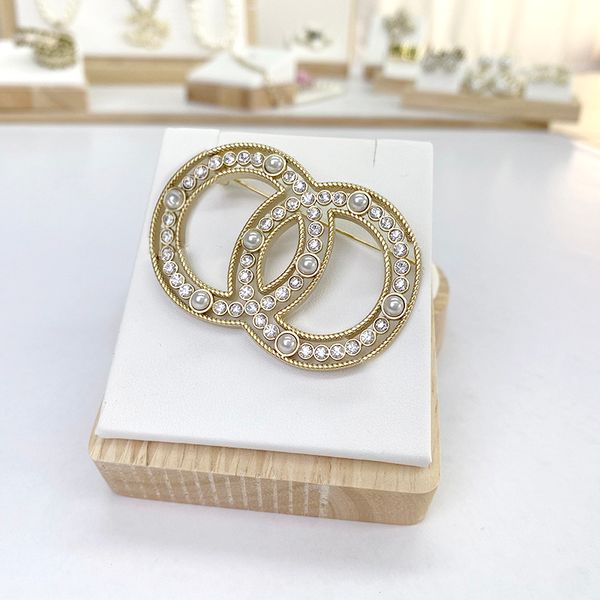 

never fade channel brooch famous design gold c brand brooch women rhinestone pearl letter suit brooch pin fashion clothing decoration access, Gray