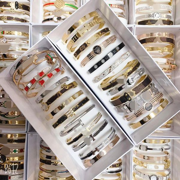 

designer luxury brand bracelet batch mixed wholesale of 5 pieces of mixed goods ladies and girls valentine's day mother's day enga, Black