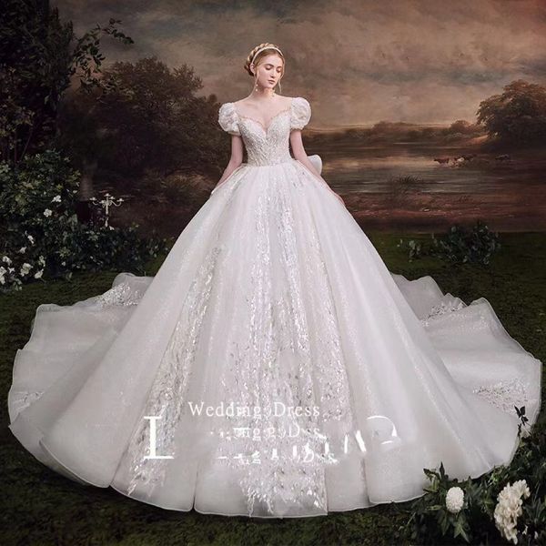 

2023 arabic vintage a line wedding dresses crystals sheer long sleeve lace beaded ball gown vestido de novia bridal dress robes de mariee, White