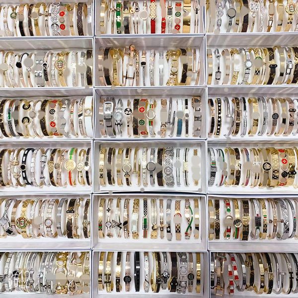 

fashion luxury brand batch mixed wholesale of 5 pieces of mixed goods floor price bracelets women bangle wristband cuff chain designer lette, Black