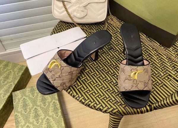 

2023 classic high heel designer slippers women summer solid color sandals leather jelly slide thick heels womens leather alphabet beach shoe, Black