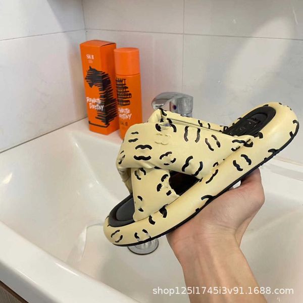

small fragrance cross bread slippers 2023 summer new silk smooth printing sandals high rise women's shoes, Black