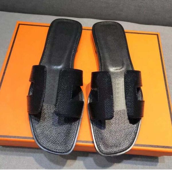 

high 2023 quality beach slippers classic flat woman sandals summer h cartoon big head leather bath fashion women shoes large size 35-42, Black