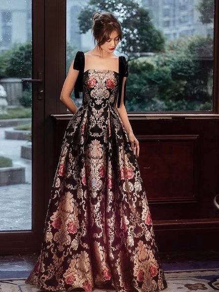 

embroidered vintage evening dresses jacquard spaghetti strap luxury black floral celebrity party night arabic formal prom gowns 2023, Black;red