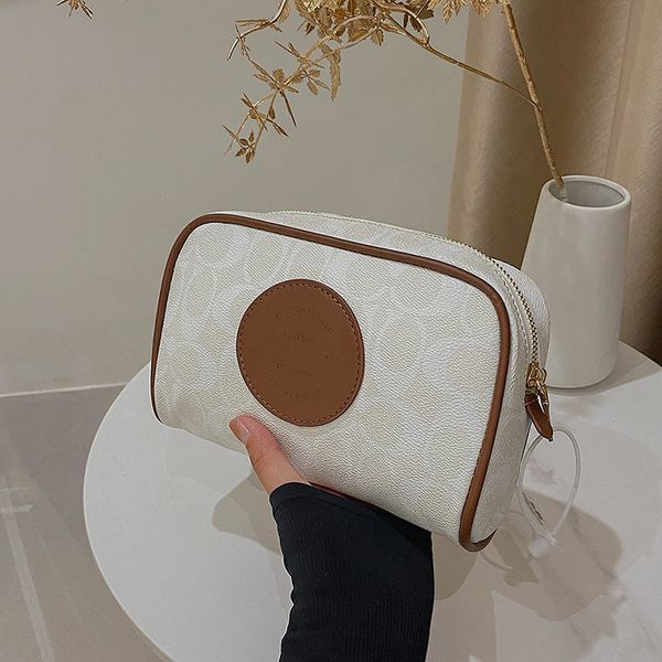 

brand 23ss women's wallets winter plush grils letter embroidery fashion old pattern zipper wrist bag237h, Red;black