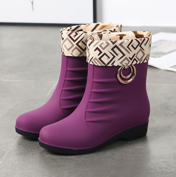 

rain boots fashion plus velvet rain boots korean female students non-slip waterproof shoes winter women's warm tube rain boots 230227, Black;red